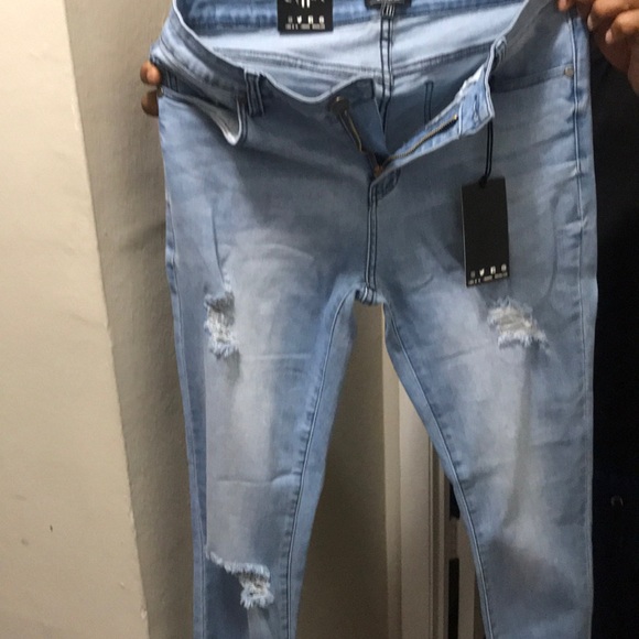 Jeans - Picture 1 of 3